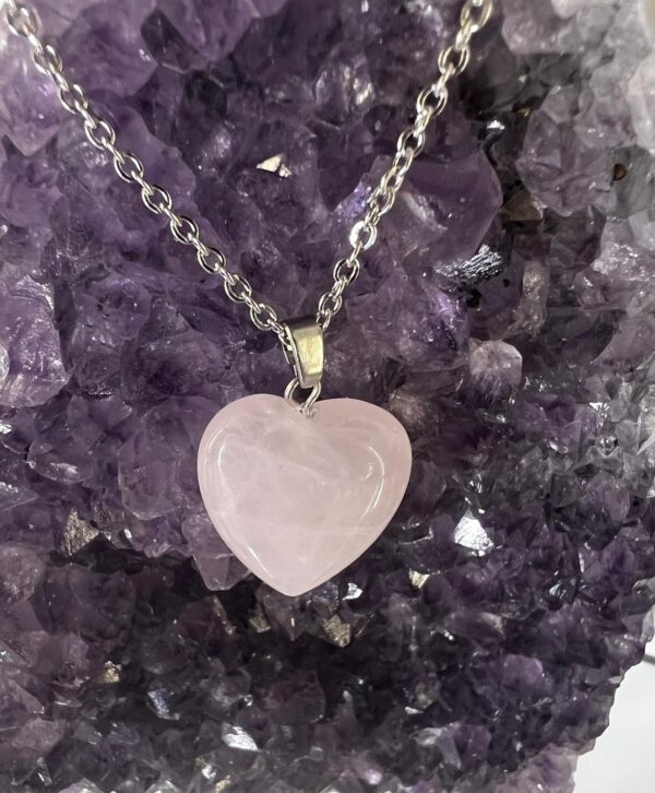 Collana in Acciaio con Ciondolo a Forma di Cuore in Quarzo Rosa