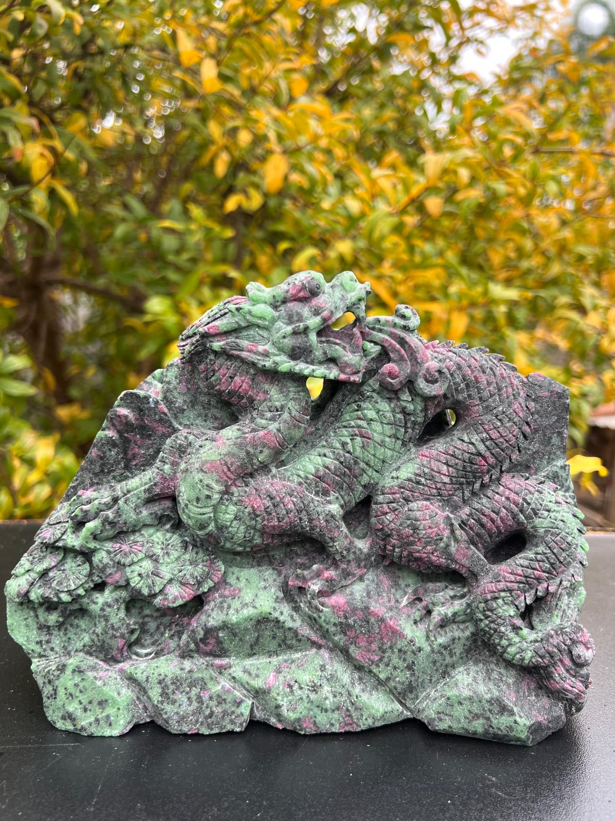 Drago in Rubizoisite kg 2685 largo cm 22 alto cm 15,5