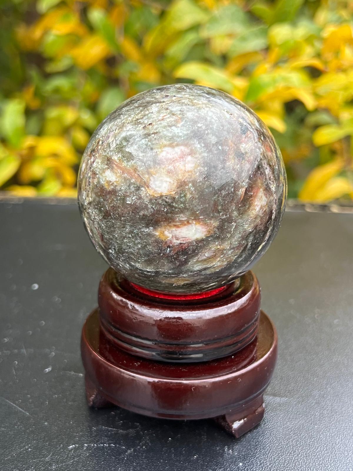 Sfera Tormalina Verde con Mica peso gr 337 dm 5,9 - immagine 2
