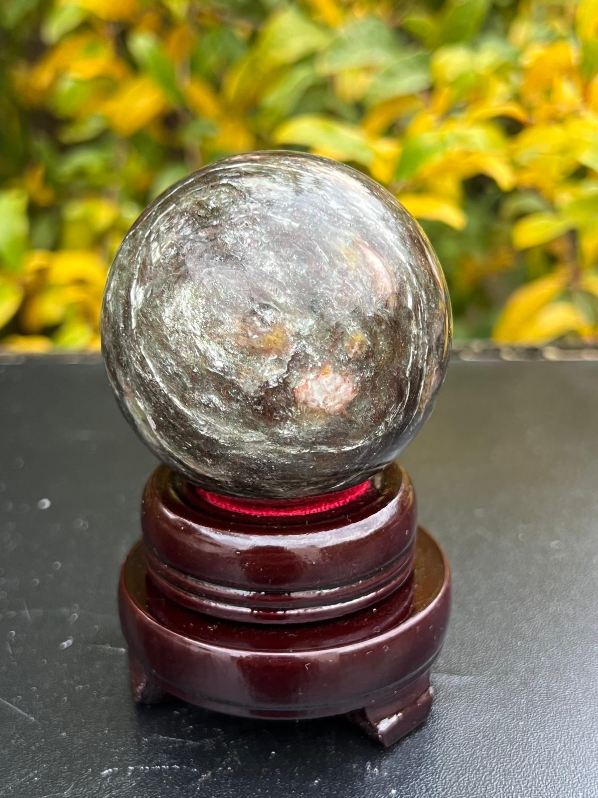 Sfera Tormalina Verde con Mica peso gr 337 dm 5,9