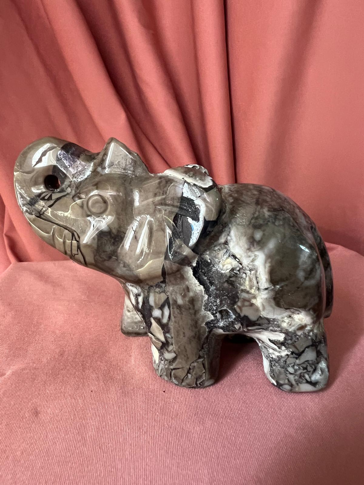 Elefante in Agata vulcano gr 319