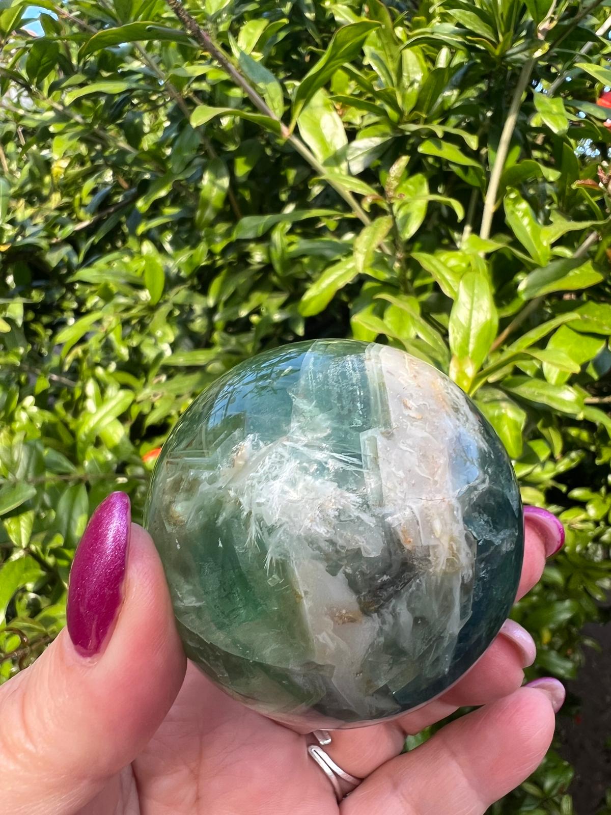 Sfera fluorite gr 336 dm 5,9 - immagine 2